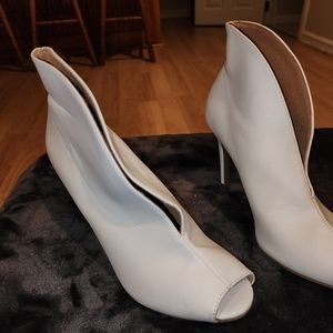 Elegant White Peep-Toe Stiletto Boots